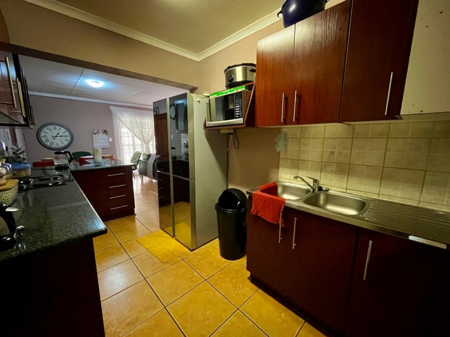 To Let 3 Bedroom Property for Rent in Waterval East North West